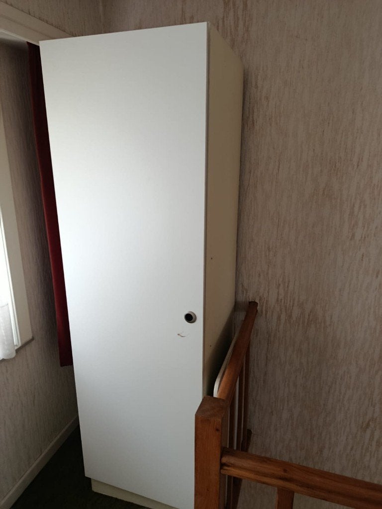 Witte kleerkast, Ophalen, Met plank(en), Kunststof, Gebruikt