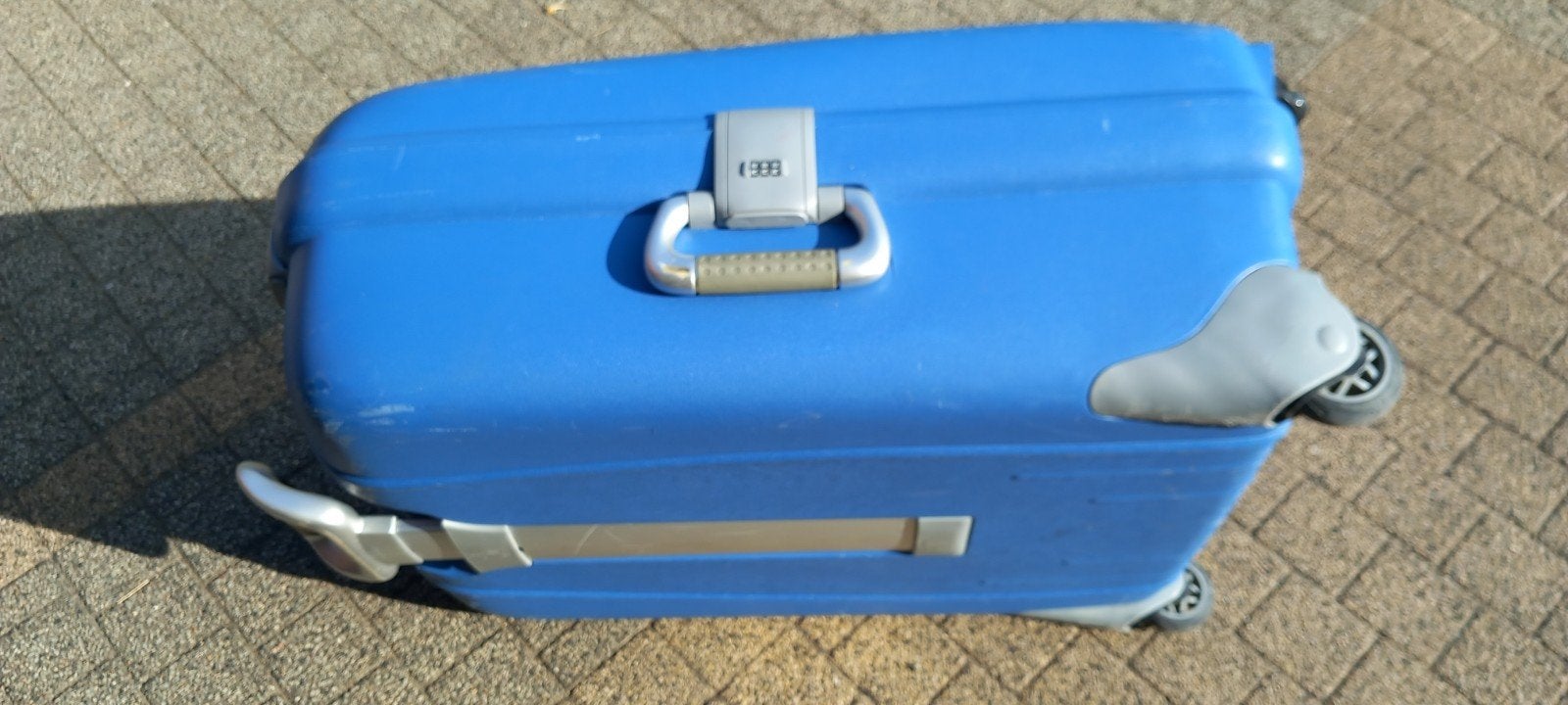 Reiskoffer 4 wieltjes, cijferslot 50 cm -75 cm en 30 cm diep, Hard kunststof, 45 tot 55 cm, Zo goed als nieuw, 70 cm of meer