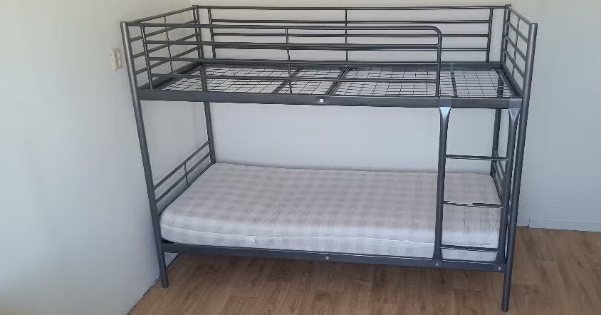 Stapelbed met onderschuif voor derde slaper, 90 cm, Comme neuf, Enlèvement, Lits superposés