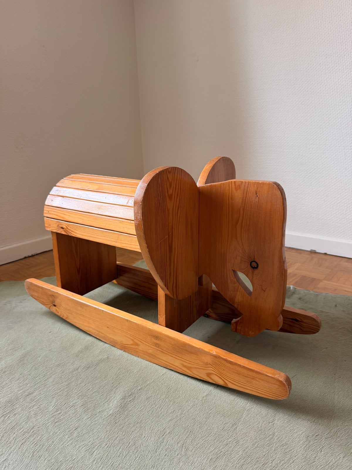 Vintage houten schommelolifant, Kinderen en Baby's, Speelgoed | Hobbelfiguren, Ophalen, Zo goed als nieuw