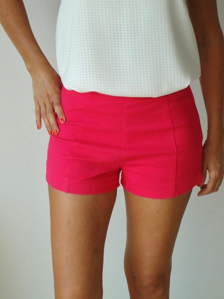 Fuscia short, Kleding | Dames, Broeken en Pantalons, Ophalen of Verzenden, Zo goed als nieuw, Maat 38/40 (M)
