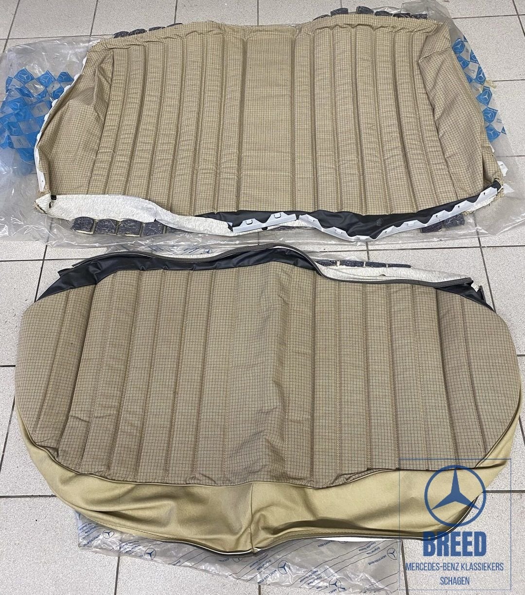 NOS bekledingshoes set achterbank crème Mercedes-Benz W201, Neuf, -, -, Enlèvement ou Envoi