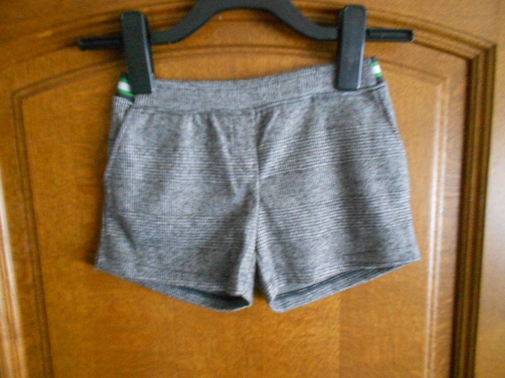 geruit shortje Milla Star mt 122, Broek, Gebruikt, Meisje, Ophalen of Verzenden