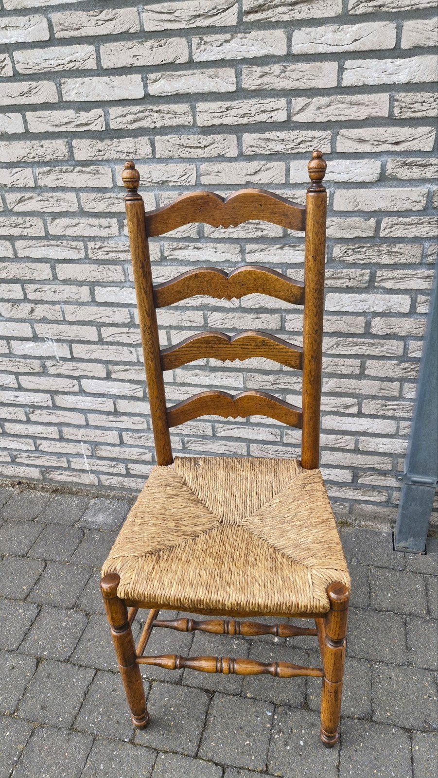 Antieke stoelen met rieten bekleding, Ophalen