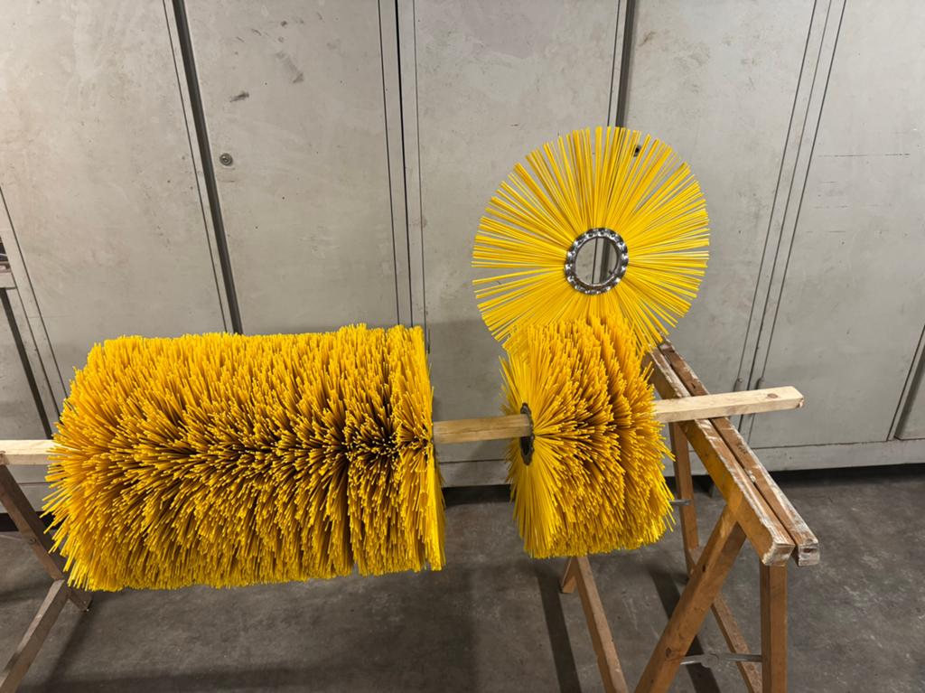 Nieuwe borstelringen veegmachine, Ophalen