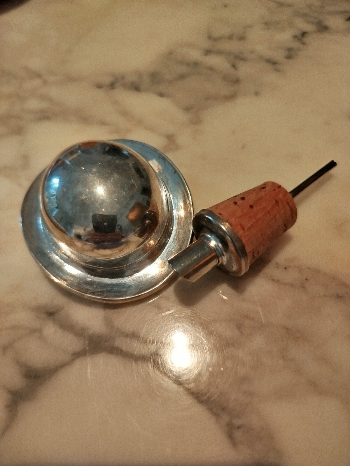 Bouchon verseur en métal argenté en forme de chapeau melon., Antiquités & Art, Enlèvement ou Envoi