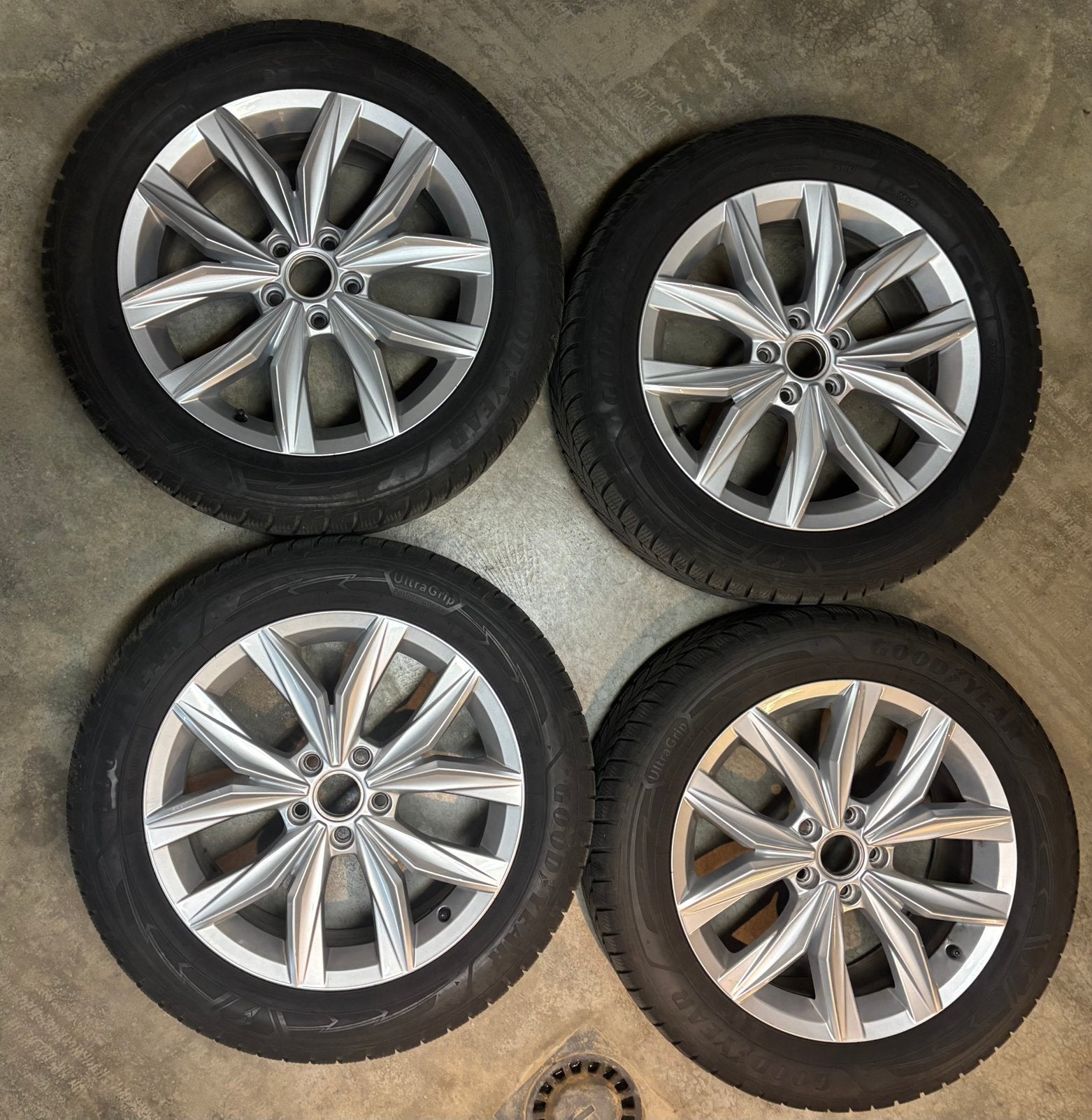 Kit hiver d’origine VW Tiguan / Tiguan Allspace 18", Autos : Pièces & Accessoires, Enlèvement, Pneus hiver, Pneu(s)