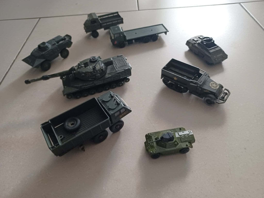 Lot modelauto's militaria dinky toys, solido, luciferdoosje, Ophalen, Gebruikt, Overige typen, Dinky Toys