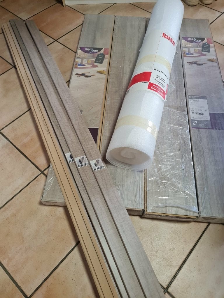 Stratifié Decomode parquet + Plinthe + sous couche, Bricolage & Construction, 50 à 150 cm, Parquet, Comme neuf, Enlèvement
