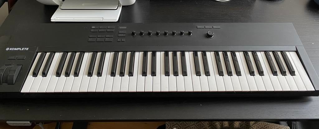 Zwarte native instruments USB/MIDI keyboard, Muziek en Instrumenten, Ophalen, Zo goed als nieuw