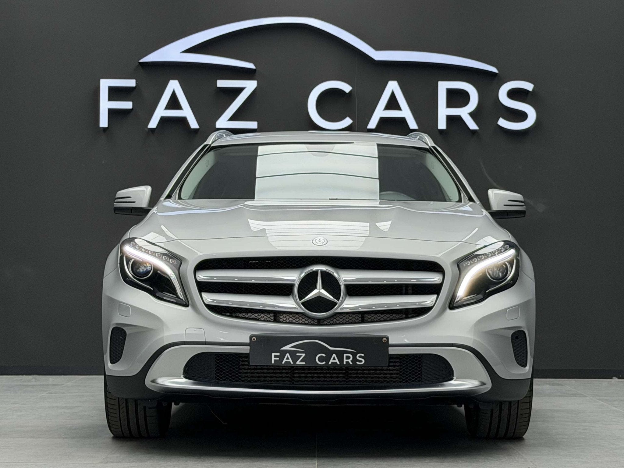 Mercedes-Benz GLA 180 * 1ER PROP + BAUTO + LED + GPS + CAMER, Achat, Entreprise, Noir, 5 portes