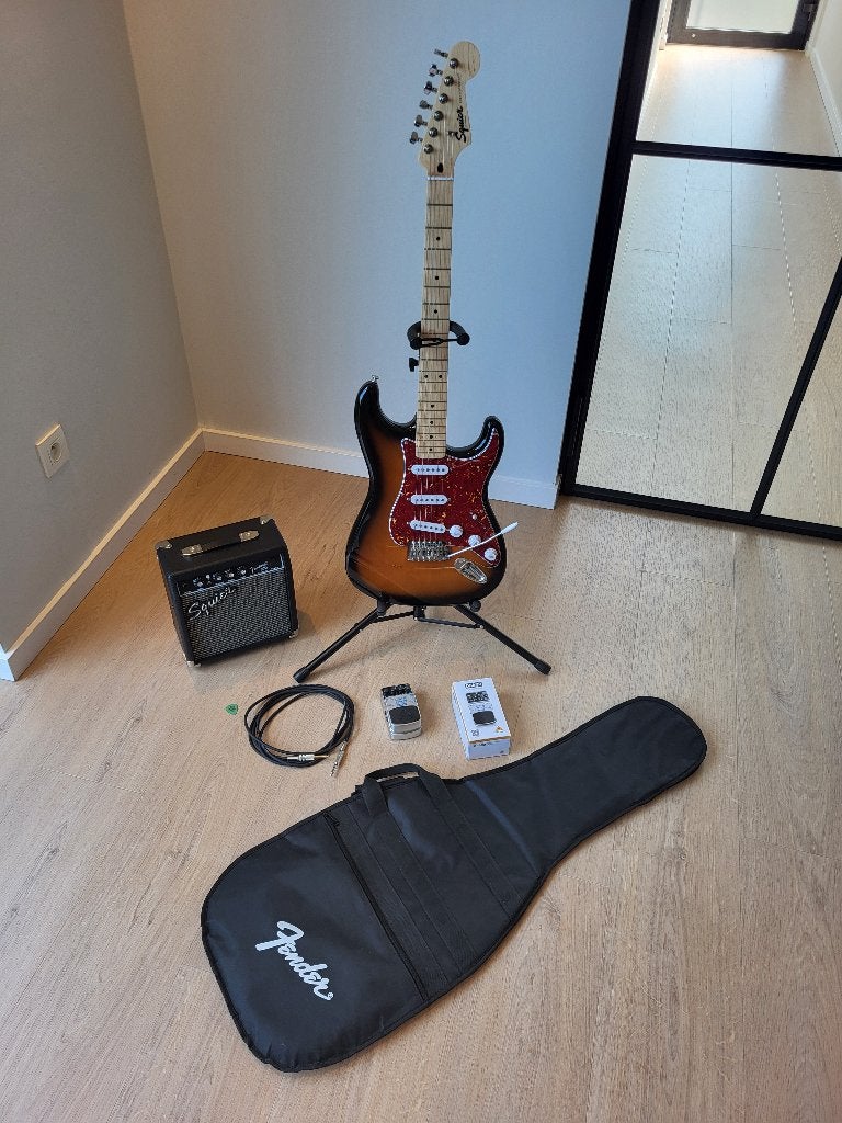Stratocaster squier, Muziek en Instrumenten, Ophalen, Gebruikt, Met versterker