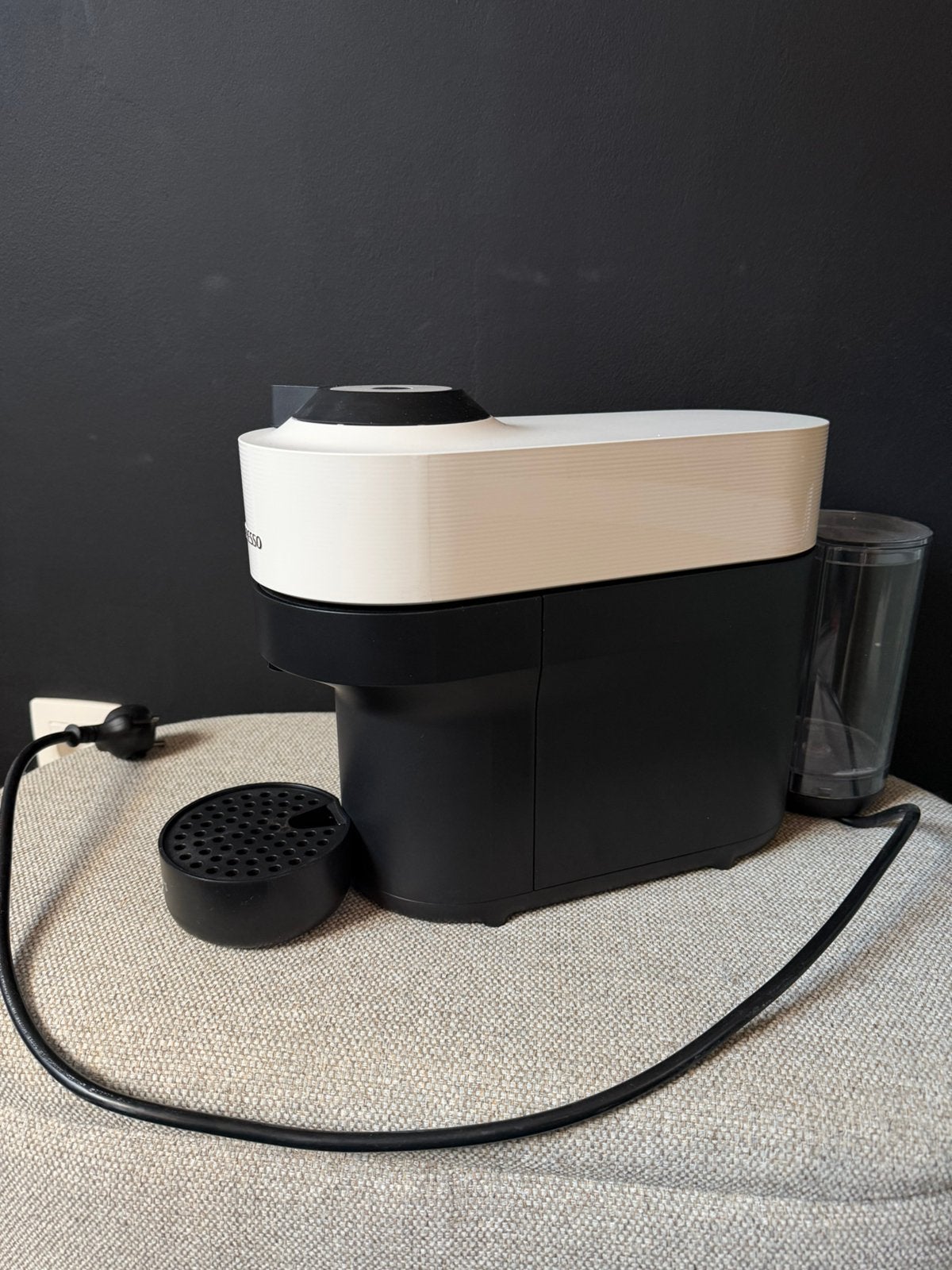 Vertuo Pop Coconut White, Ophalen, Koffiemachine, Zo goed als nieuw, Koffiepads en cups