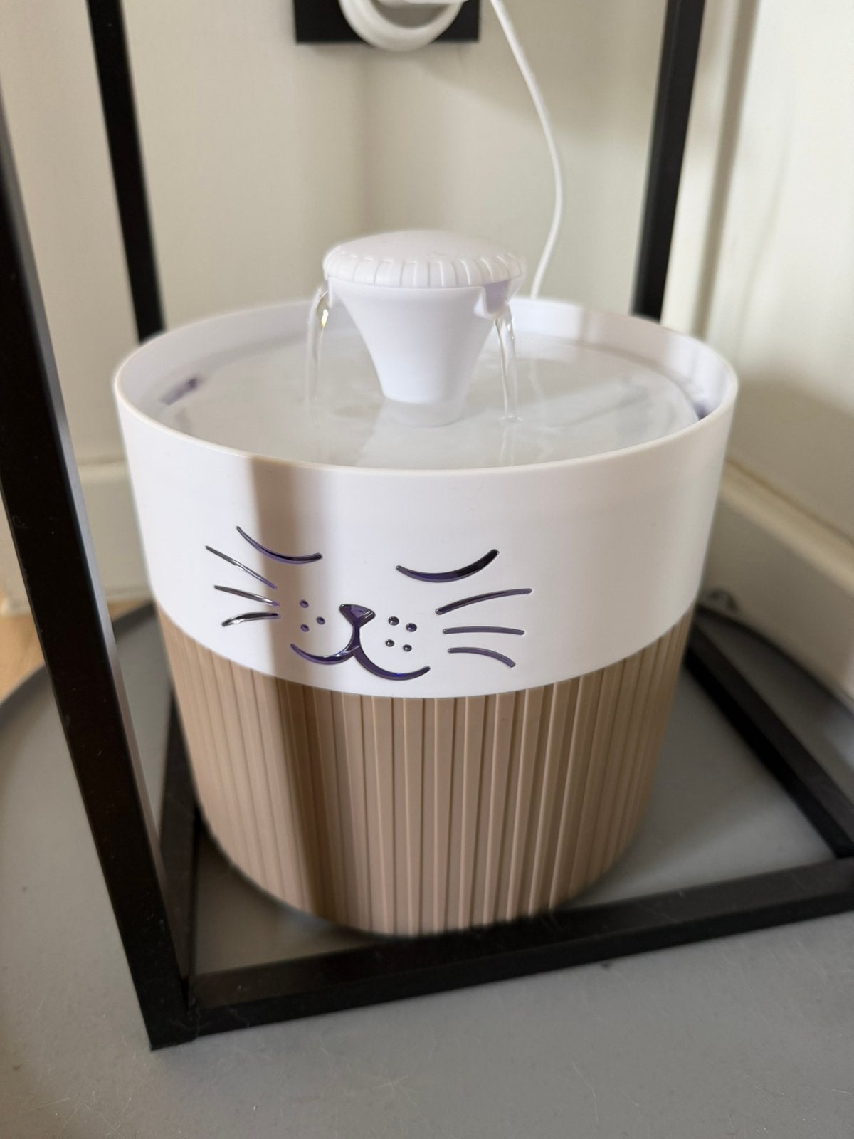 Drinkfontein met led, Ophalen, Zo goed als nieuw