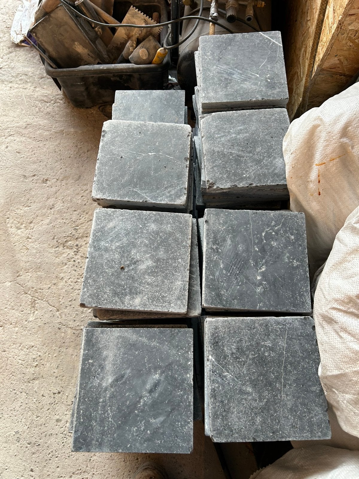 Vietnamese hardsteen, Bricolage & Construction, Dalles & Carrelages, Enlèvement, Comme neuf, Pierre de taille