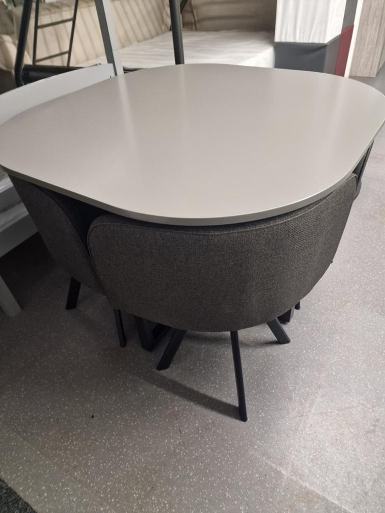Tafel met 4 stoel 395 €, Enlèvement
