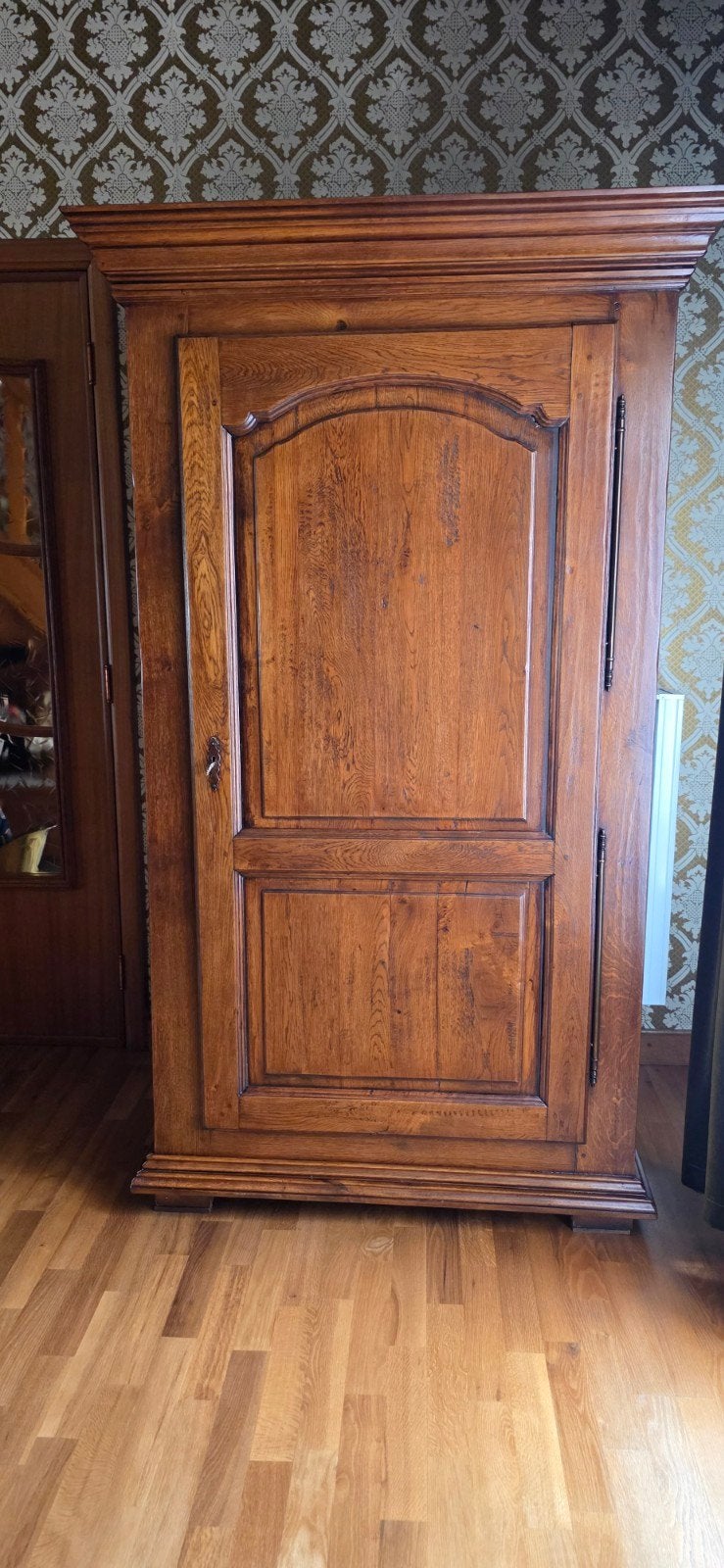 Armoire d'entrée en chêne, Enlèvement