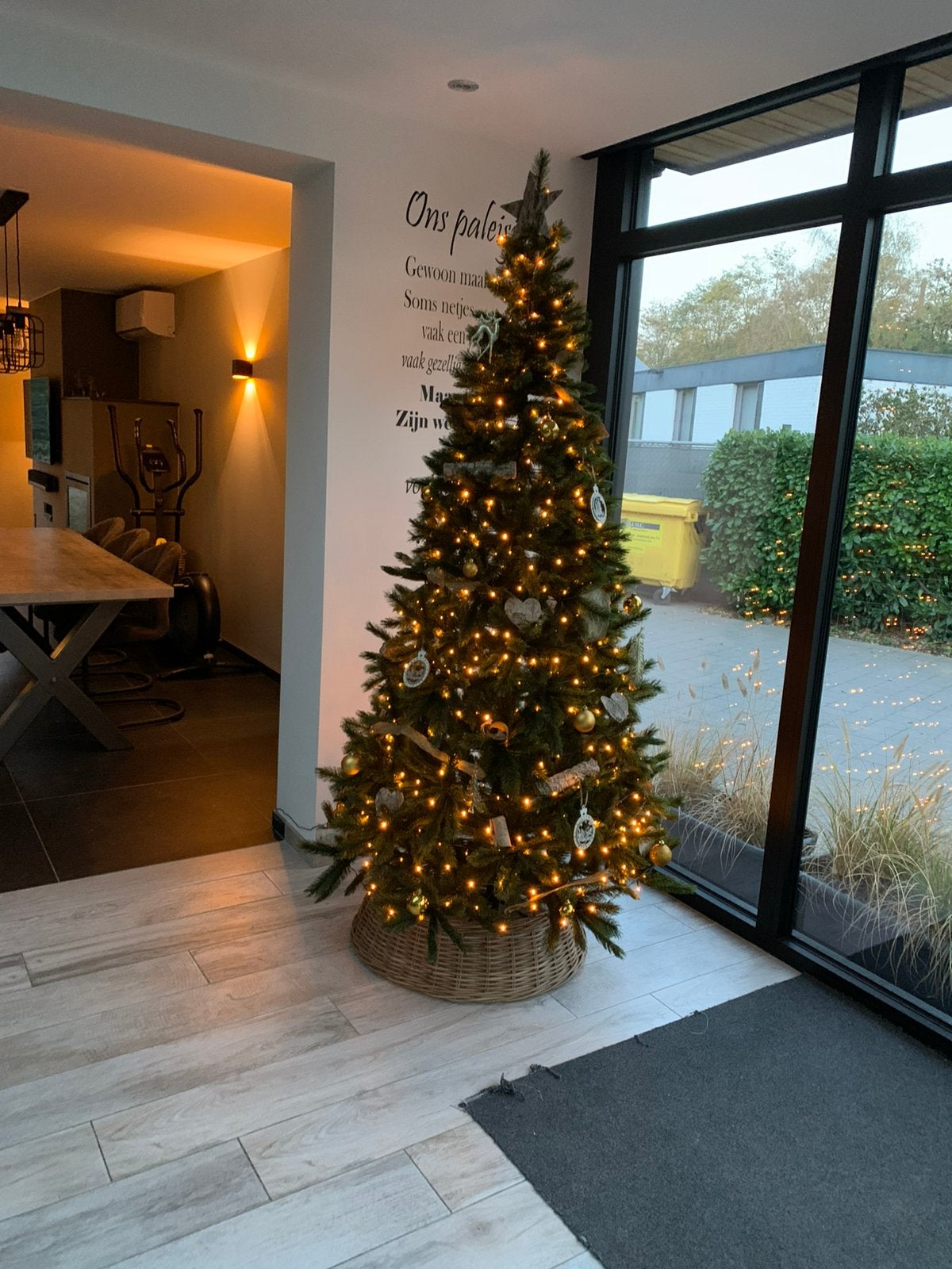 Triumph kerstboom forest frosted 230cm met verlichting, Diversen, Ophalen, Zo goed als nieuw