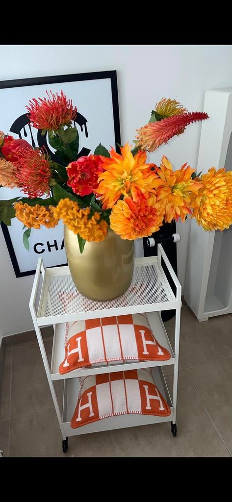 Goude vaas met gekleurde bloemen (Nieuw), Huis en Inrichting, Woonaccessoires | Zuilen en Pilaren, Ophalen, Zo goed als nieuw