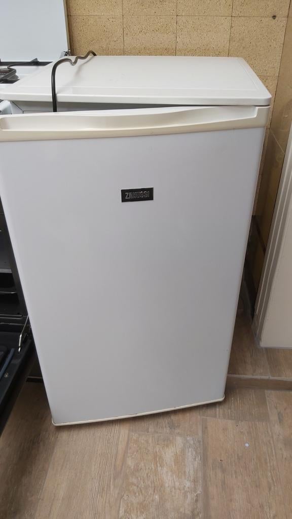 Frigo: Tafelmodel, Elektronische apparatuur, Koelkasten en IJskasten, 45 tot 60 cm, Ophalen, 85 tot 120 cm, Zonder vriesvak