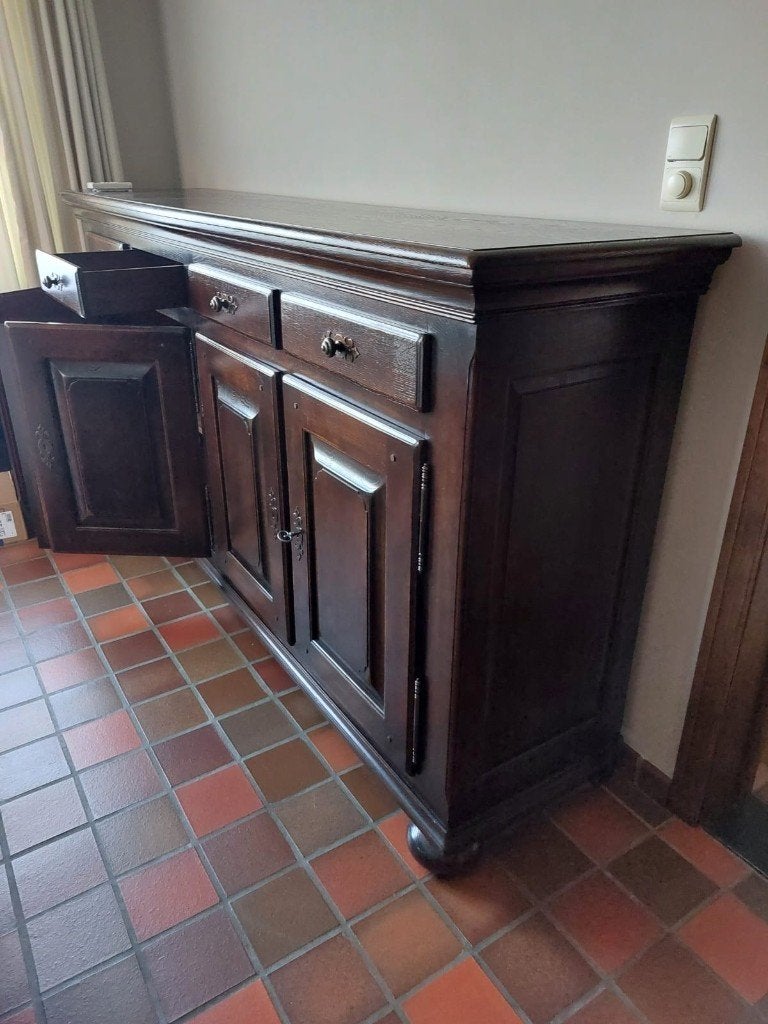Eetkamerkast en tafel, Huis en Inrichting, Ophalen, Zo goed als nieuw, Met deur(en)