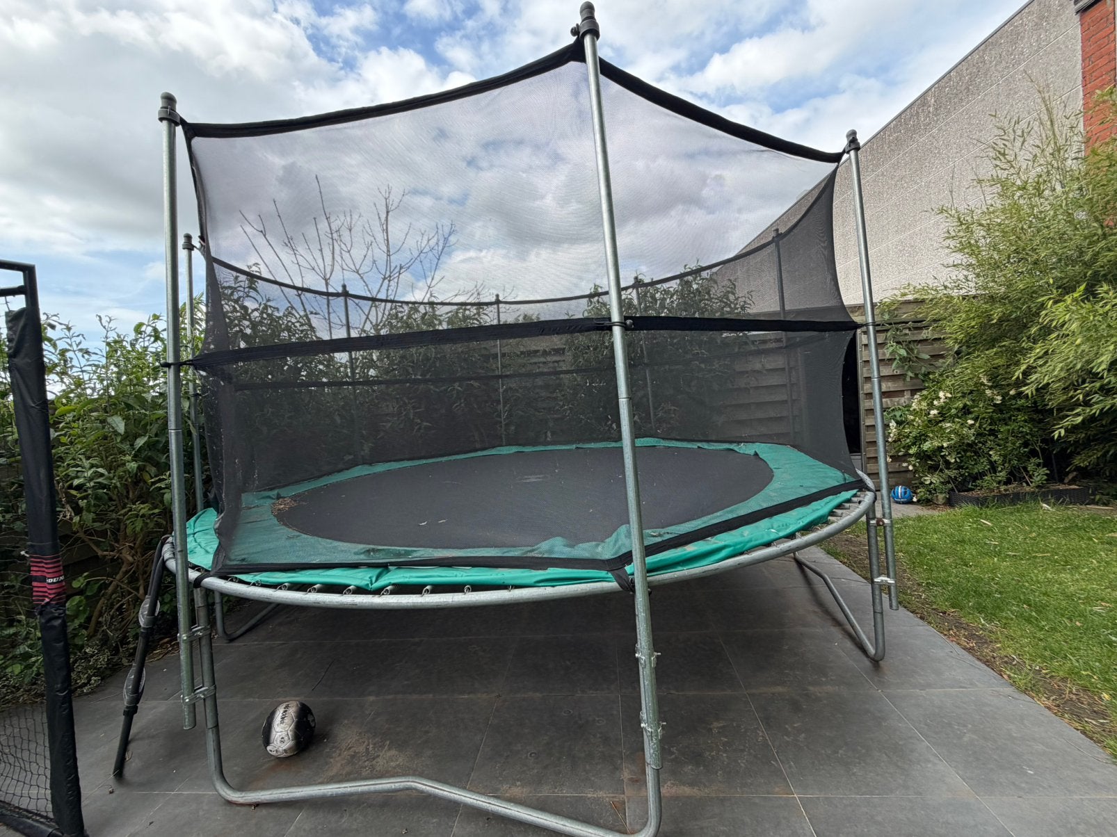 Grote trampoline merk BERG, Enfants & Bébés, Jouets | Extérieur | Trampolines, Enlèvement, Utilisé