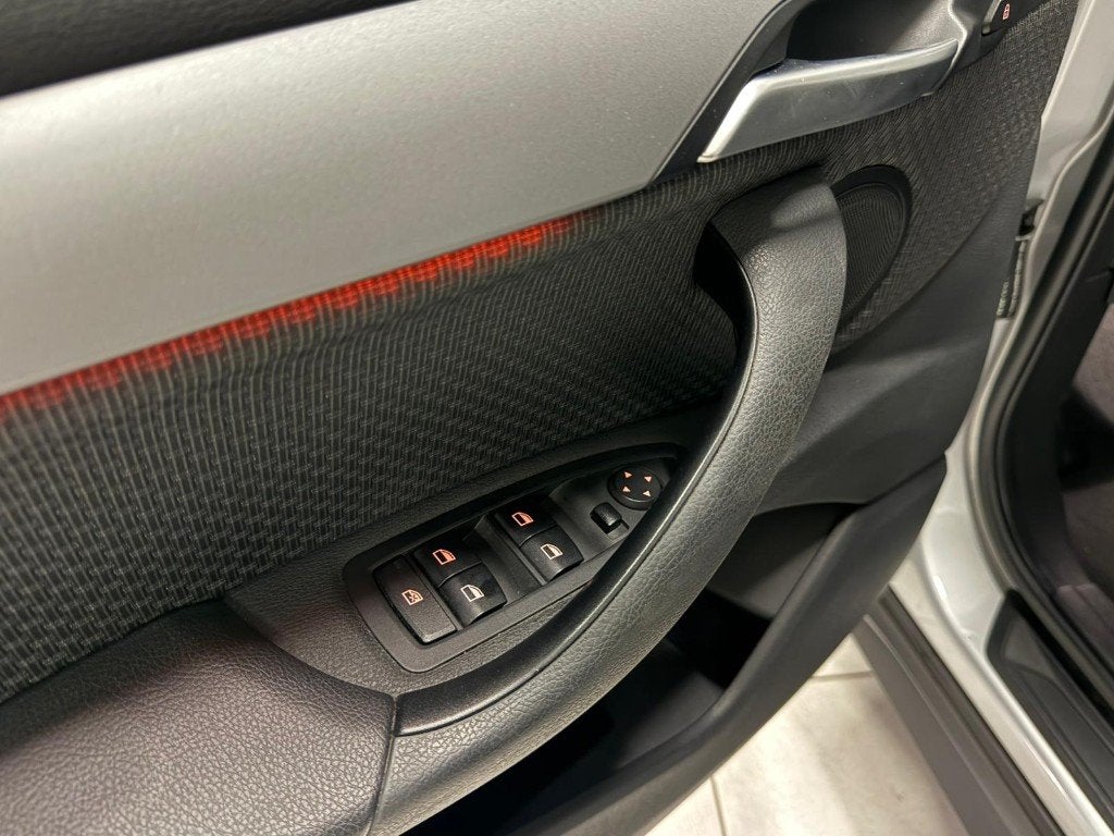 BMW X1 sDrive 18i Automaat 1.5i Benzine 100kW Euro 6b, Auto's, BMW, Euro 6, Bedrijf, 5 deurs, https://public.car-pass.be/vhr/337ce627-c335-474a-91fe-3b0045072444
