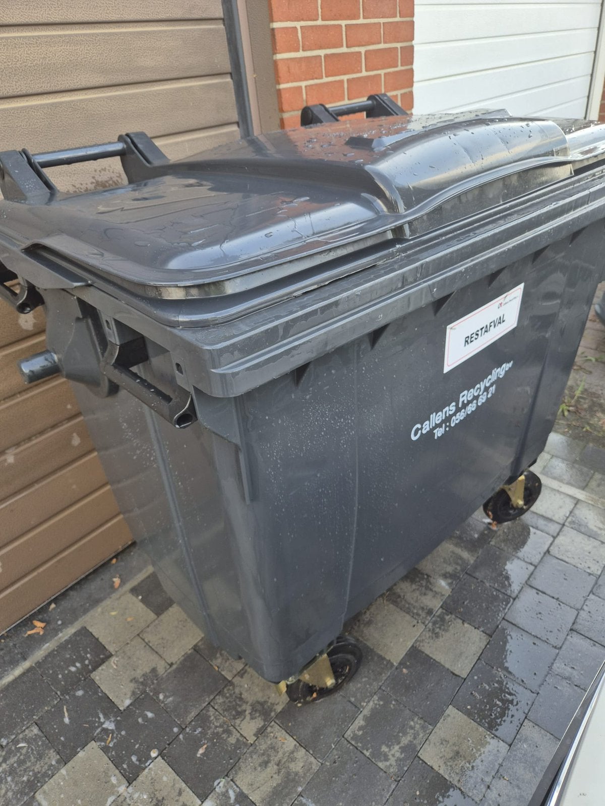 Rolcontainer 660 L, Ophalen