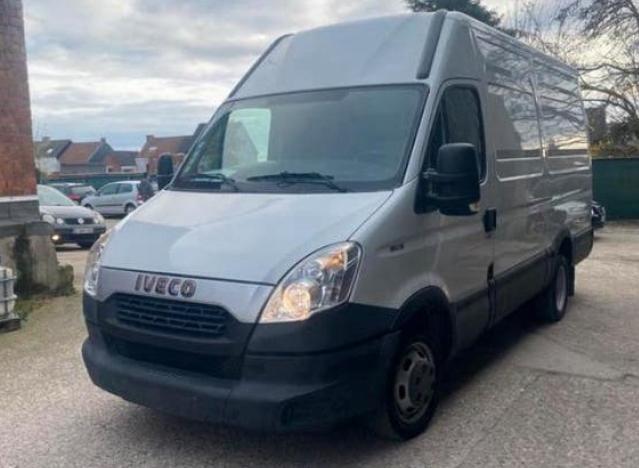 Iveco daily 3.0d airco 140.000km, Auto's, Euro 5, Zwart, Iveco, Wit