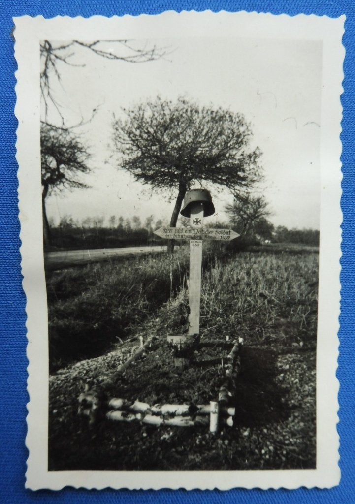 WO2 Foto Duits Veldgraf met Helm mogelijk Market Garden 1944, Envoi, Autres, Photo ou Poster