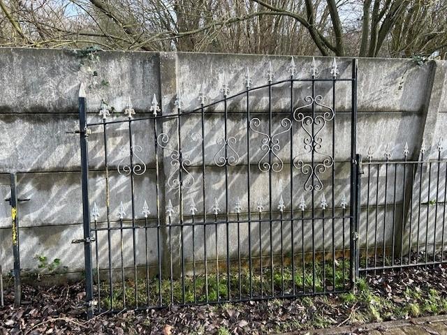 Metalen hekwerk + poort, Tuin en Terras, Ophalen, Gebruikt, IJzer, Met poort