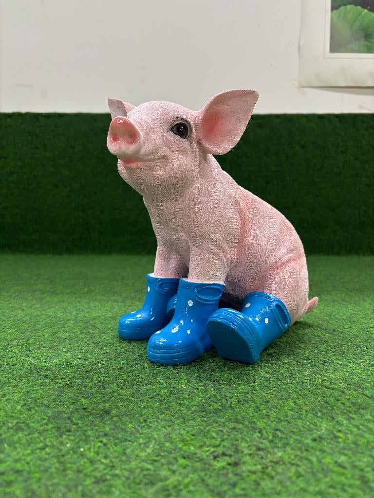 Varken zittend met blauwe laarzen, Enlèvement ou Envoi, Neuf, Synthétique, Animal