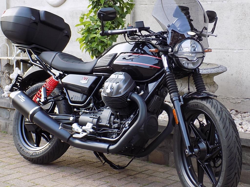Moto Guzzi V7 stone 850cc 2025, Motoren, Motoren | Moto Guzzi, 2 cilinders, Meer dan 35 kW, Overig, Gebruikt