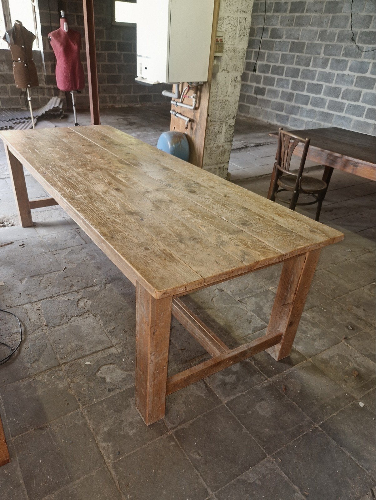 Table à manger robuste en bois massif, Maison & Meubles, Enlèvement