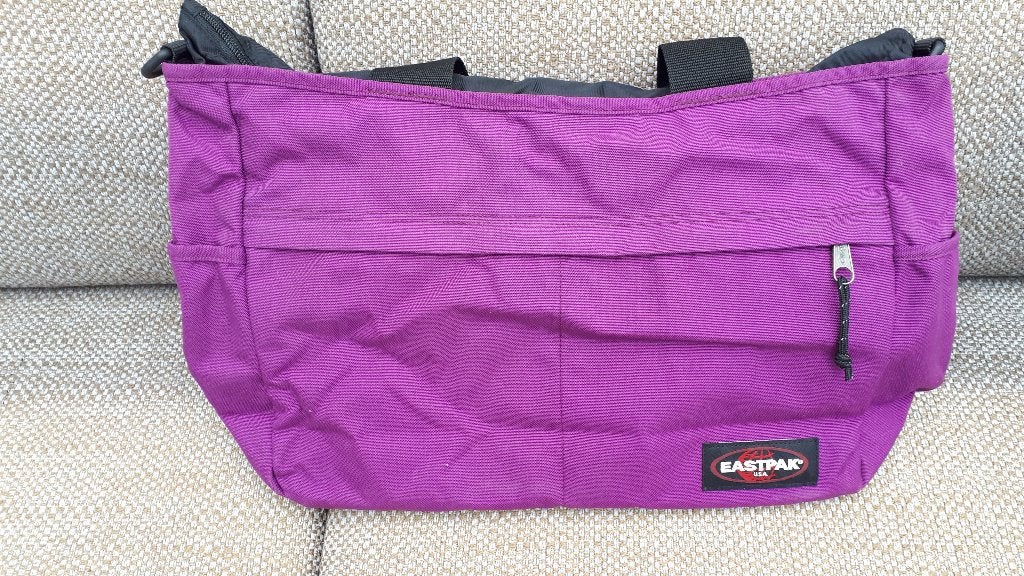 Draagtas Eastpak, Handtassen en Accessoires, Ophalen, 40 cm of meer, Zo goed als nieuw, Trekking
