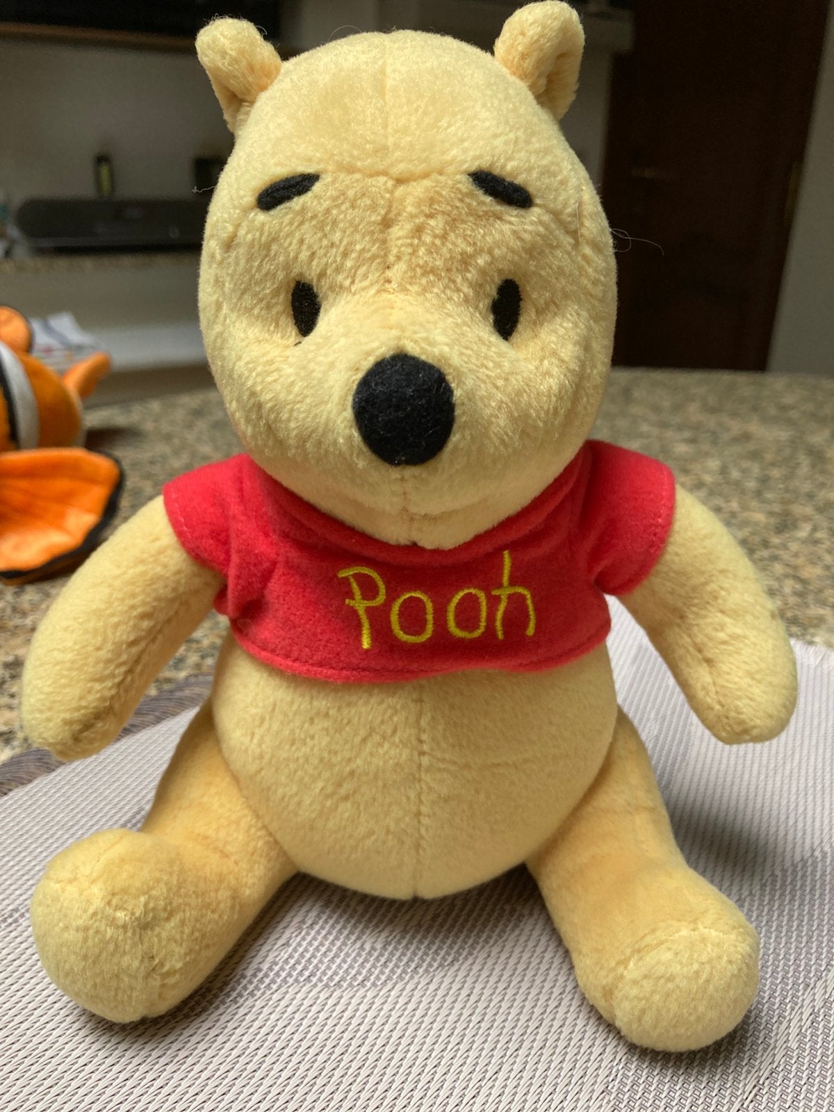 Winnie the pooh knuffel zittend h 20 cm in heel nette staat!, Ophalen of Verzenden, Zo goed als nieuw