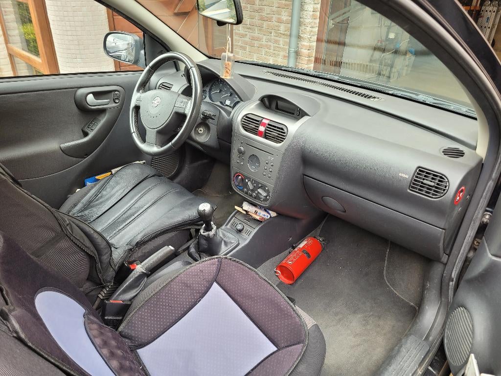 Opel Corsa Kim Clijsters, Voorwielaandrijving, 4 cilinders, Blauw, Grijs