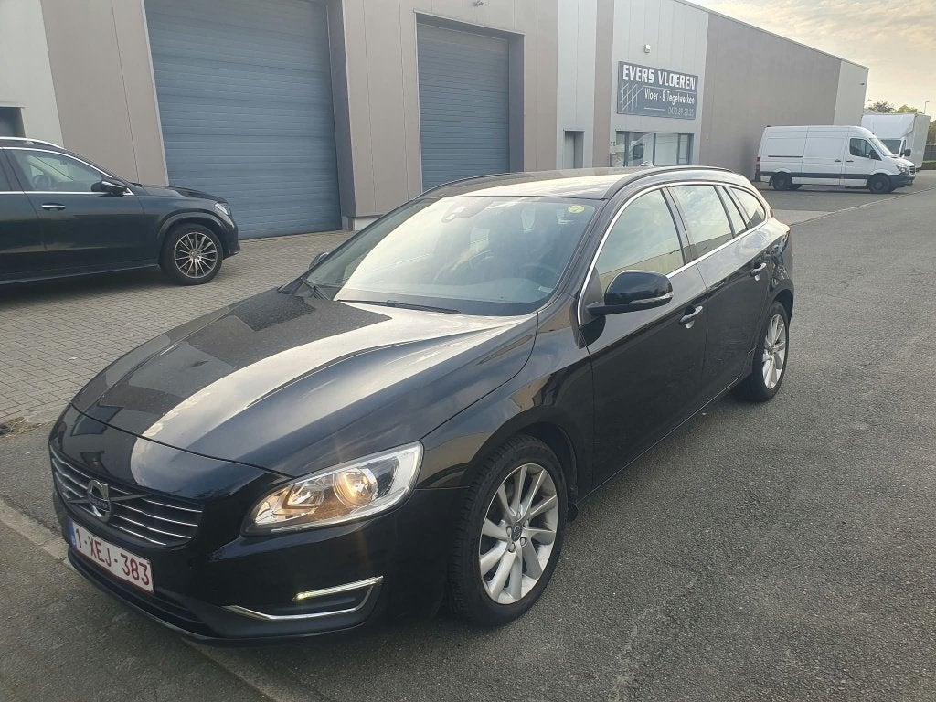 2017 Volvo v60 d2, Auto's, Dealer onderhouden, 4 cilinders, 1969 cc, Zwart
