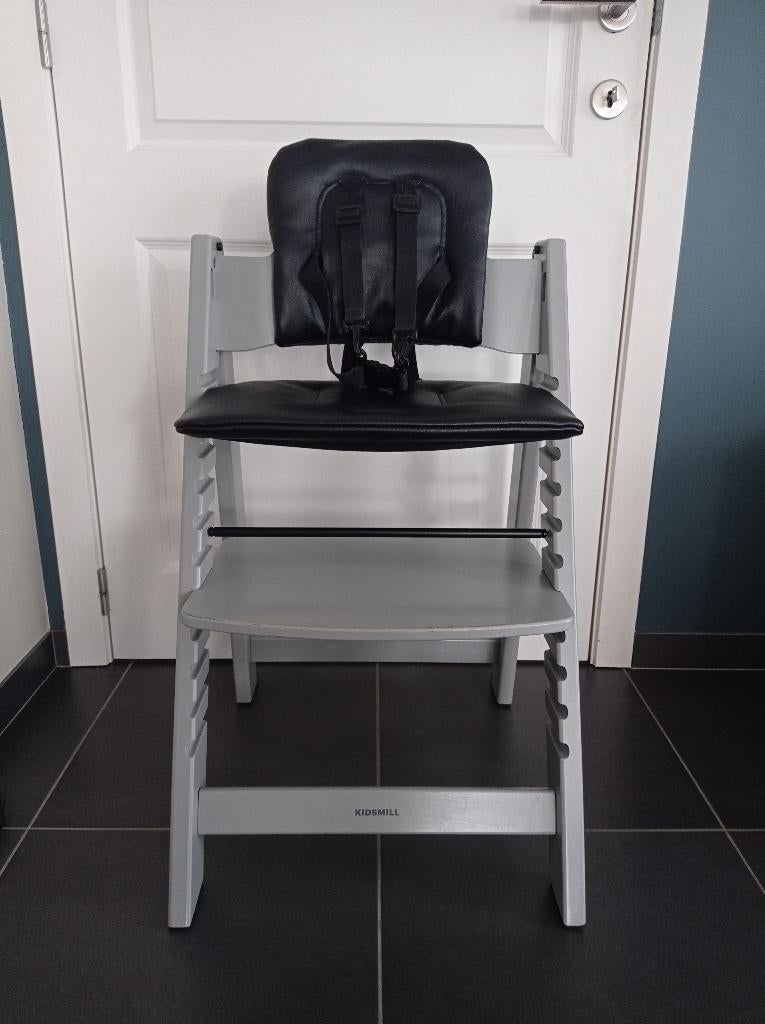 Kidsmill Up! Kinderstoel E4 solid grey, Enfants & Bébés, Chaises pour enfants, Comme neuf, Chaise évolutive, Coulissant, Plateau amovible