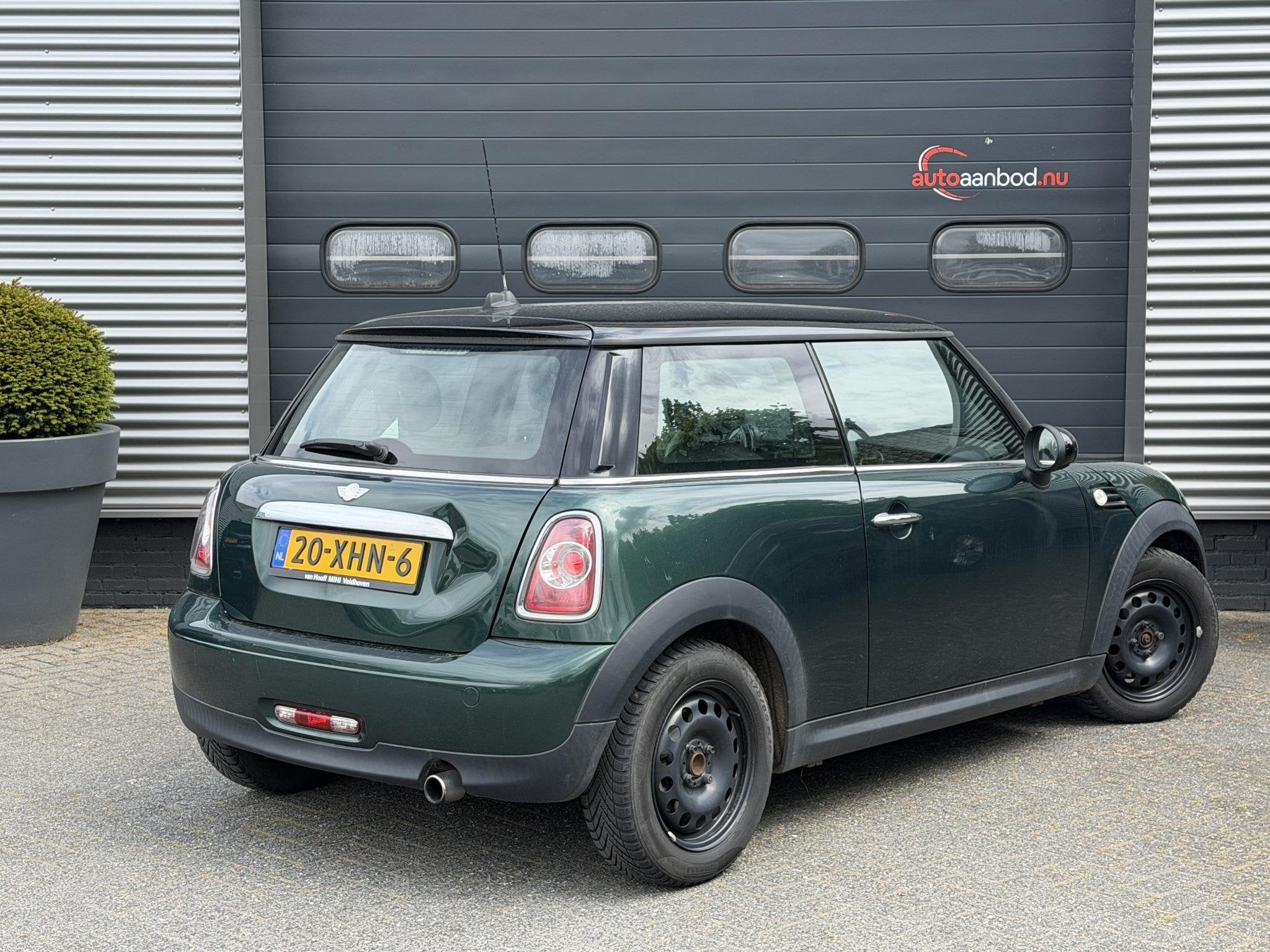 MINI 3-Deurs 1.6 Cooper Chili | Navigatie | Harmon Kardon |, Auto's, Gebruikt, Zwart, 4 cilinders, Leder en Stof