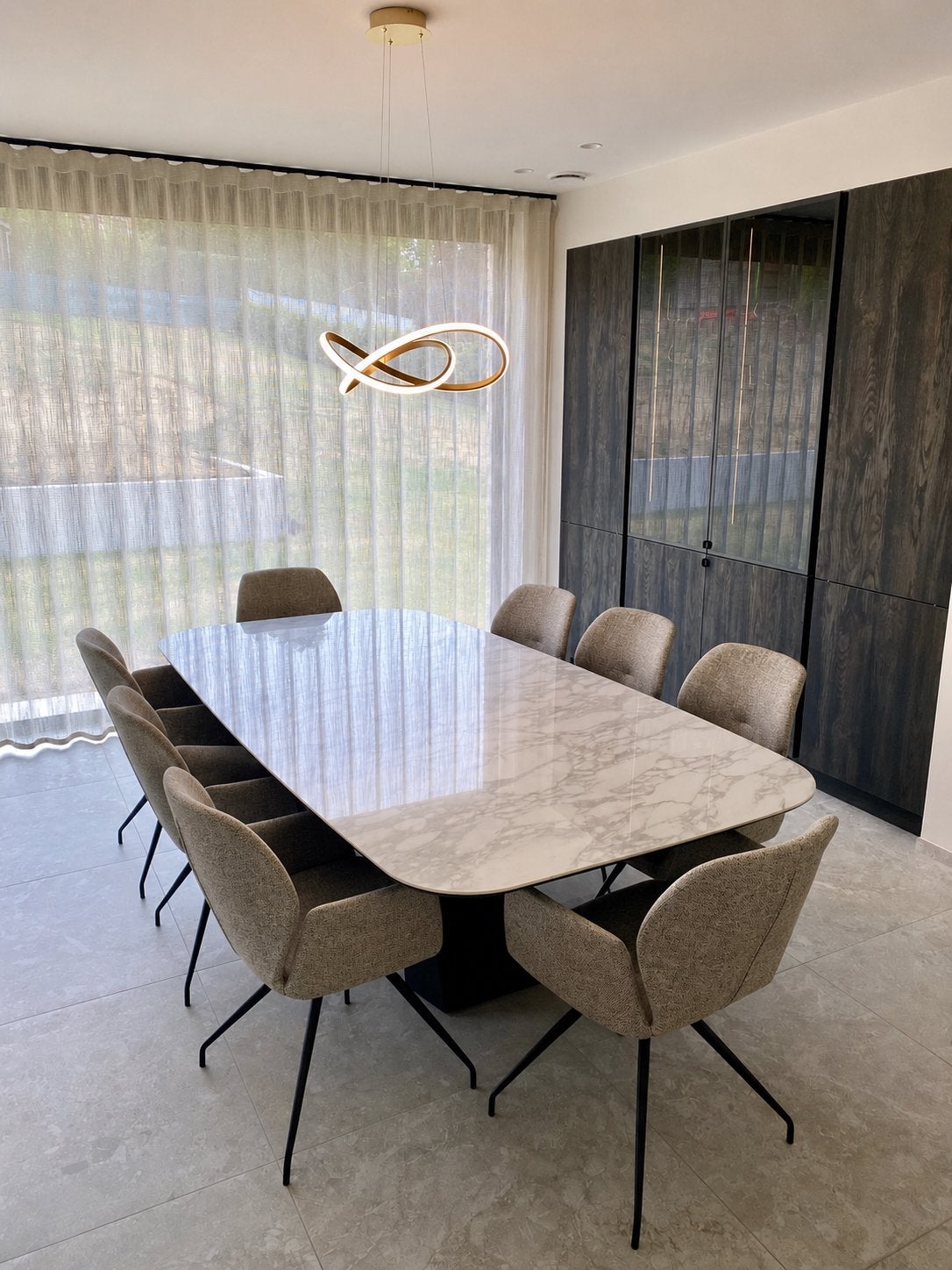 Table à manger design en Calacatta + 8 fauteuils design, Maison & Meubles, Enlèvement, Comme neuf