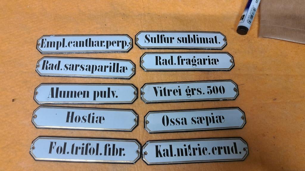 Plaques émaillées, Enlèvement ou Envoi