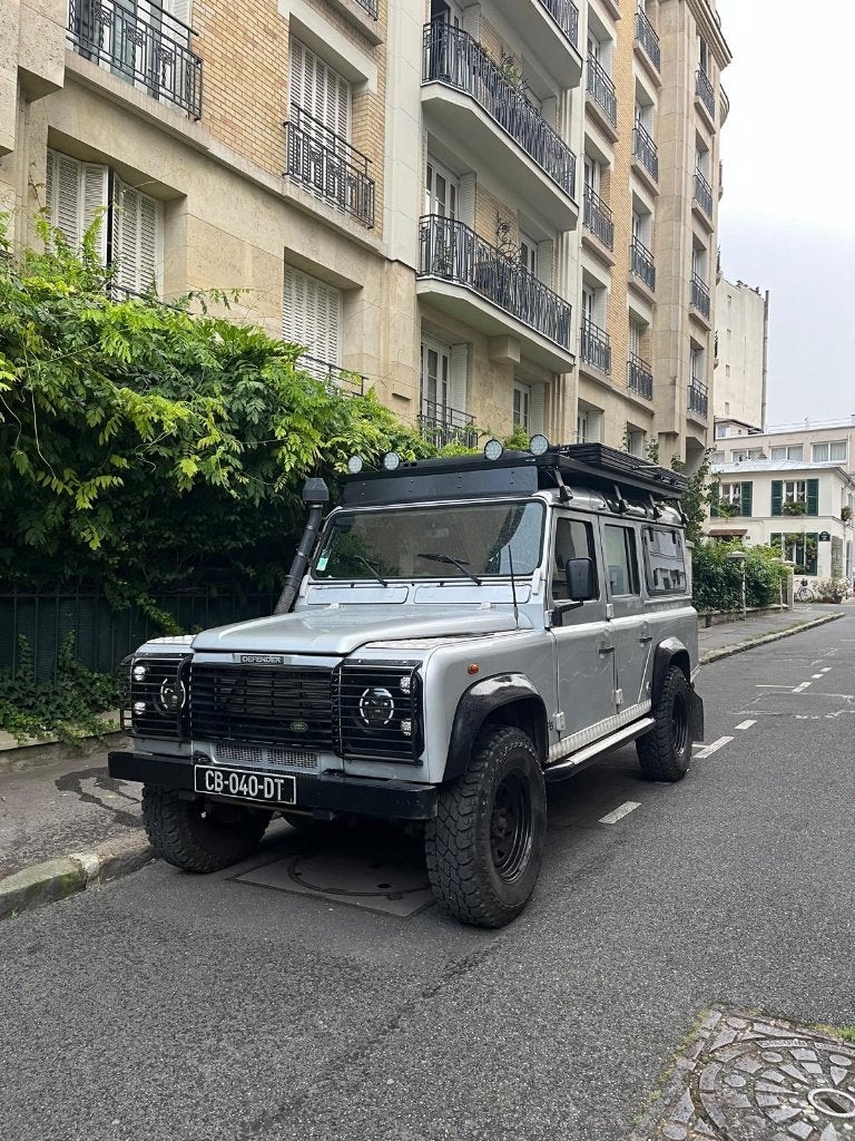 Land rover defender 110 td5 - équipé road trip, Auto's, Land Rover, Particulier, 4x4, Achteruitrijcamera, Android Auto, Apple Carplay