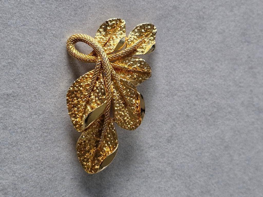 goudkleurige broche, Bijoux, Sacs & Beauté, Broches, Envoi, 4 à 7 cm, Or, Autres matériaux