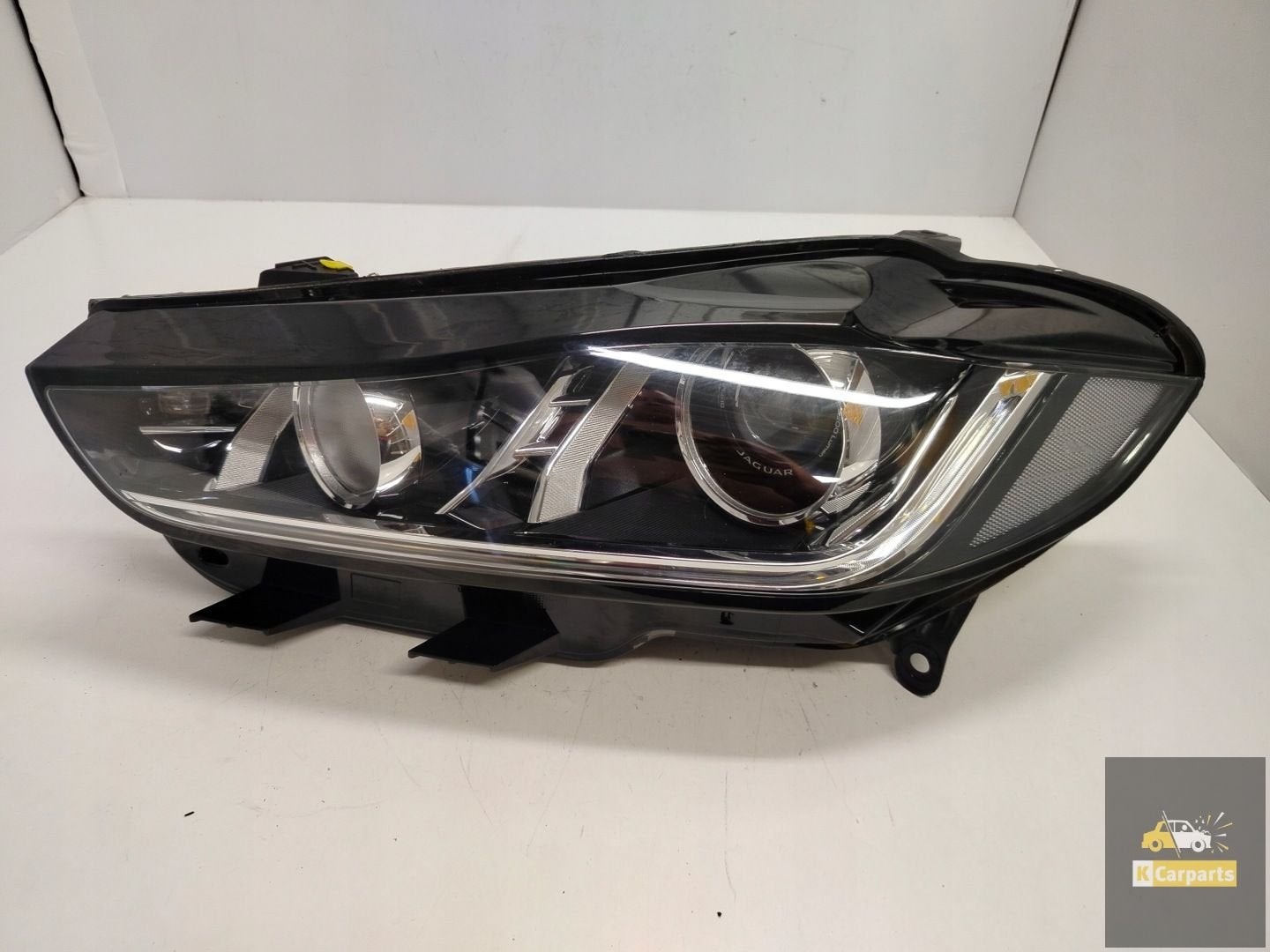 GX73-13W030-BF, Jaguar XE Xenon-lamp links, Gebruikt, Dpoffice@jaguarlandrover.com, Abbey Road, Whitley 1
CV3 4LF  Coventry, Jaguar