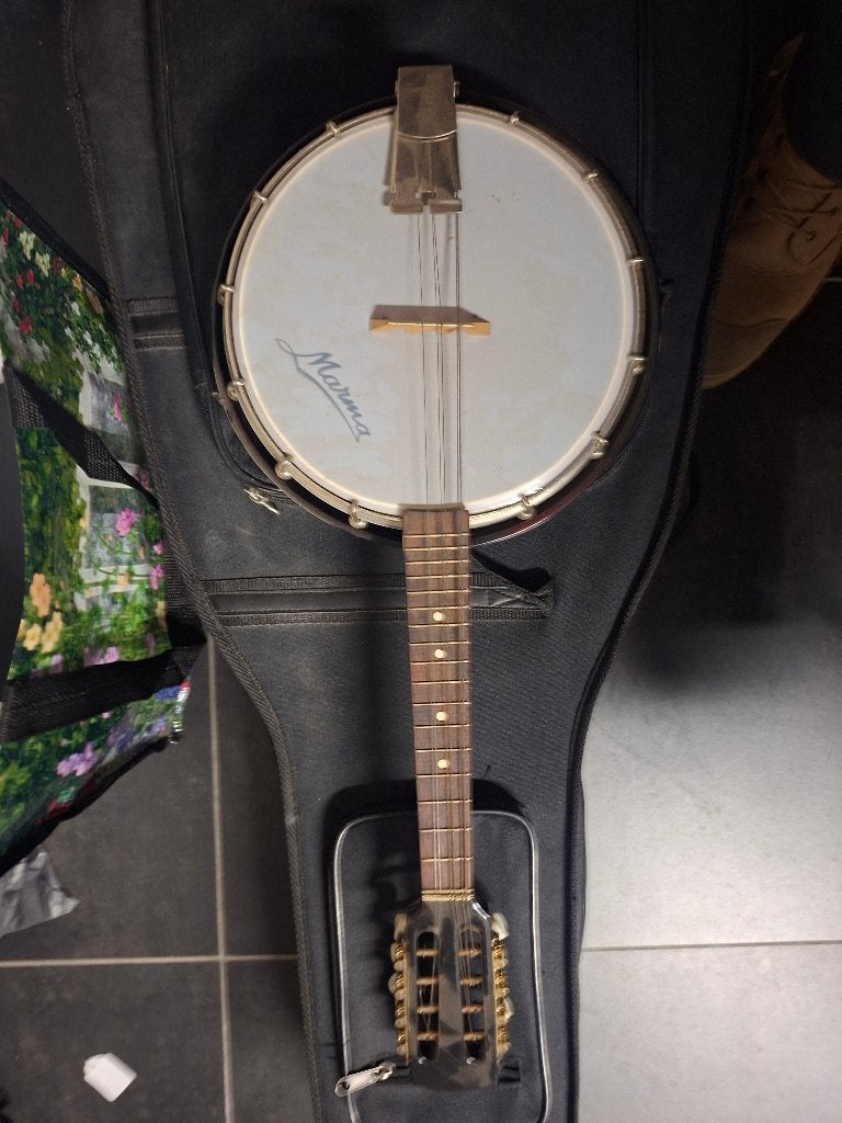 Gitaar 3st en banjo, Ophalen