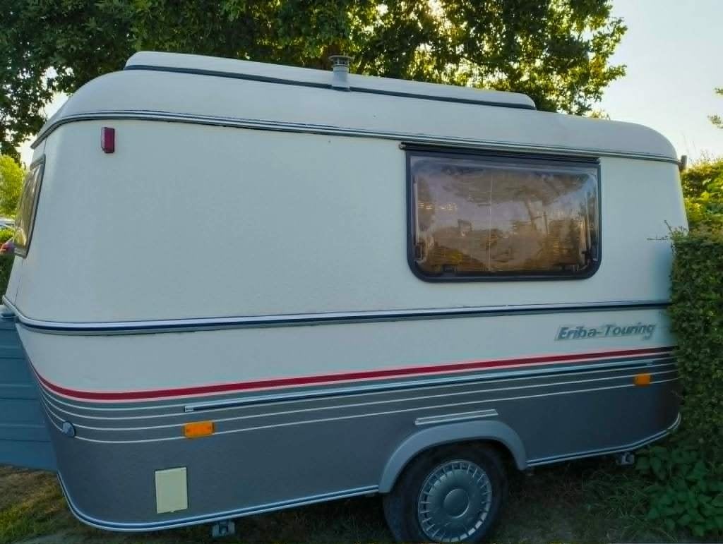 Eriba PAN Fashion, Coin salon convertible, 4 à 5 mètres, Particulier, Siège standard
