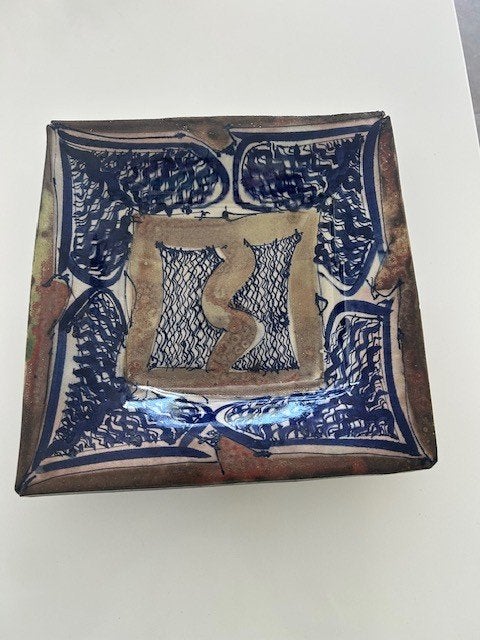 Vierkant Keramisch bord met als signature Vannie of Vanier, Antiek en Kunst, Antiek | Keramiek en Aardewerk, Ophalen of Verzenden