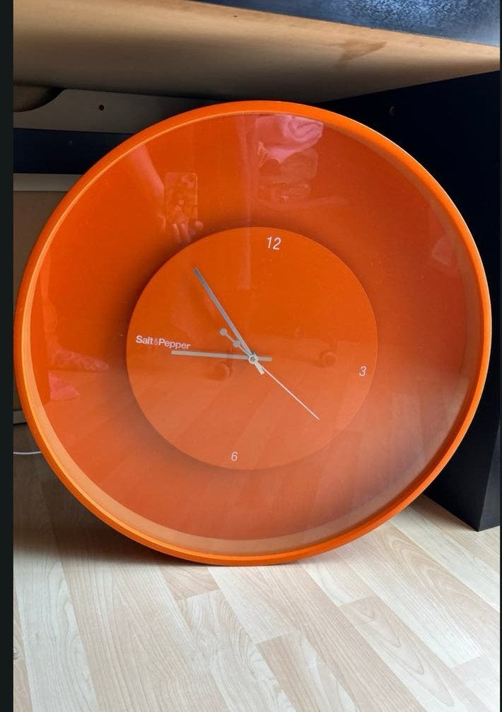 Grote oranje klok 60cm Salt and Pepper, Moderne, Orange, Analogique, Enlèvement