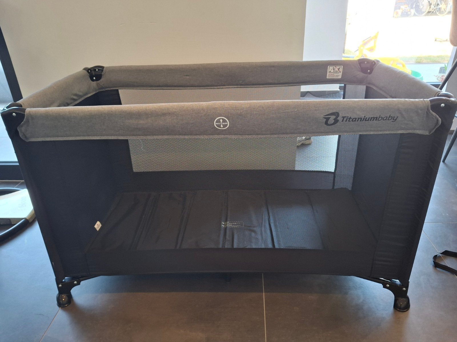 Reisbedje titanium baby, Kinderen en Baby's, Ophalen